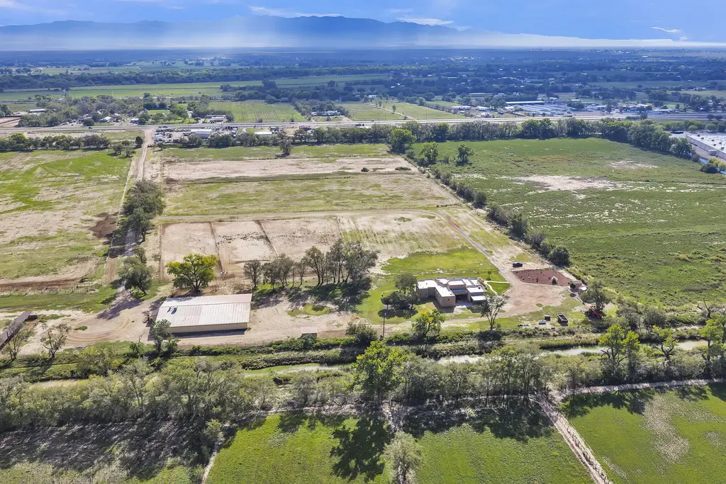 27 Loma Del Rio, Belen