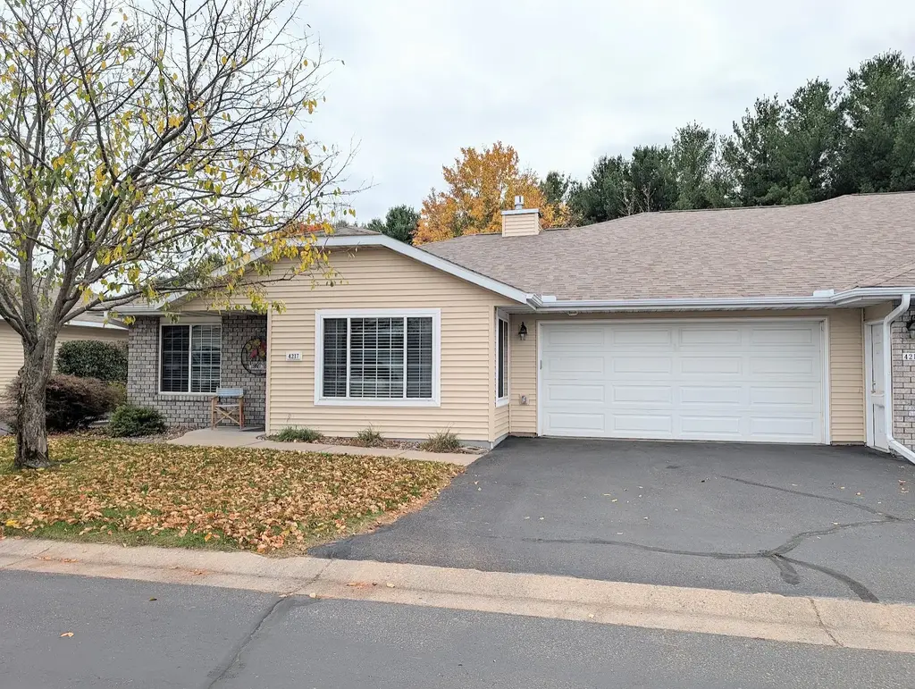 4217 W Robin Meadows Lane 4217, Eau Claire