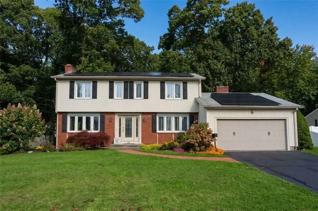 42 Tanglewood Dr, East Providence