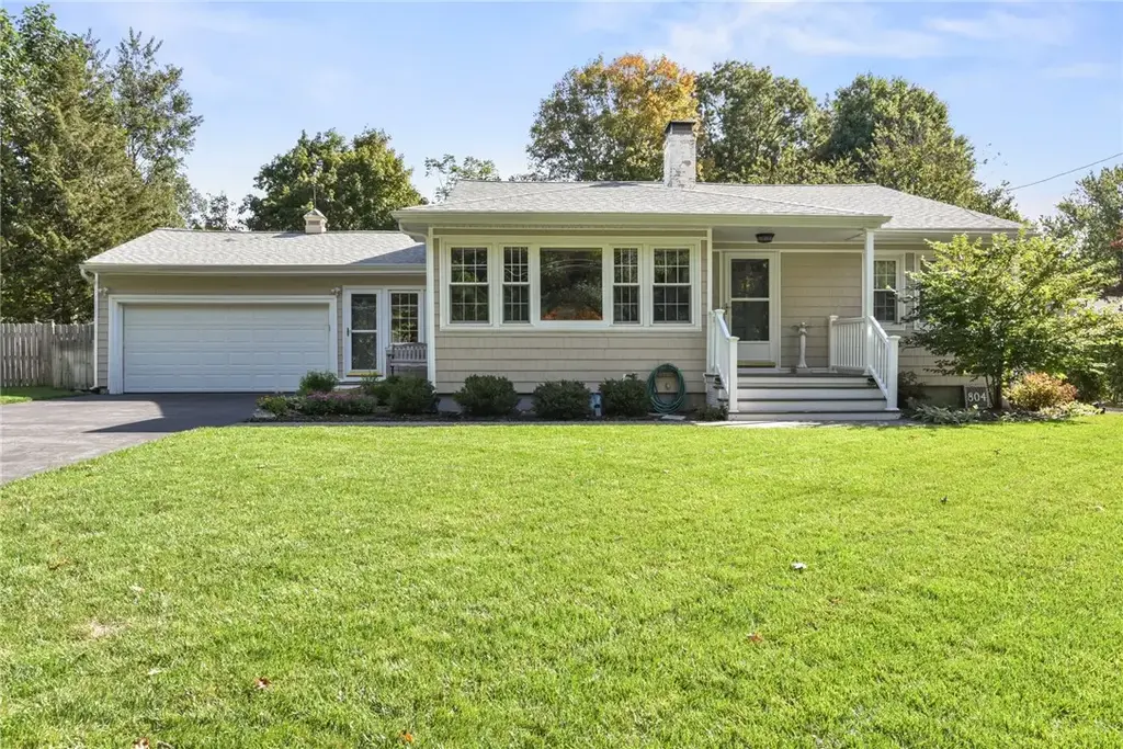 804 Love Ln, Warwick