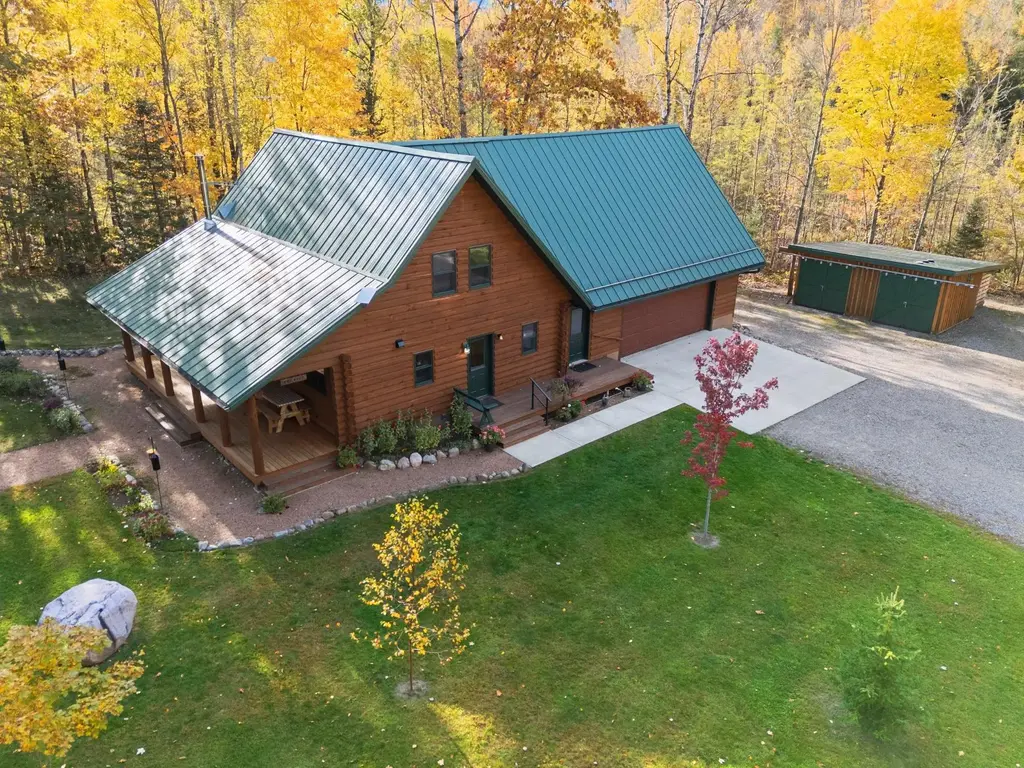W1376 Hannah Ln, White Lake