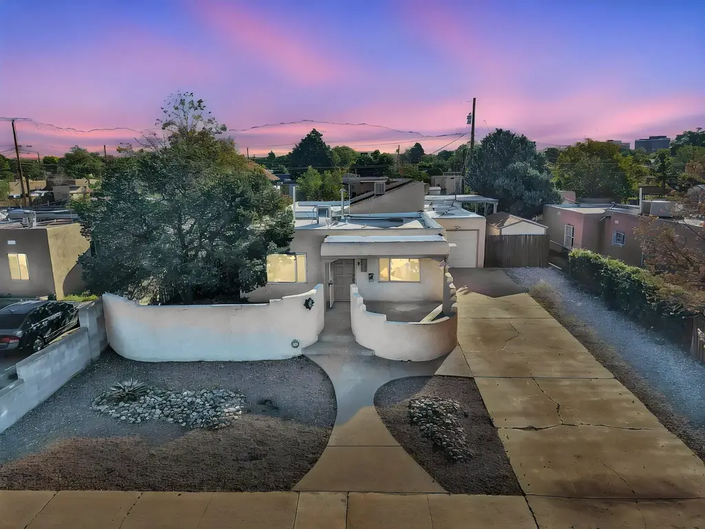 2430 Palomas Drive Ne, Albuquerque