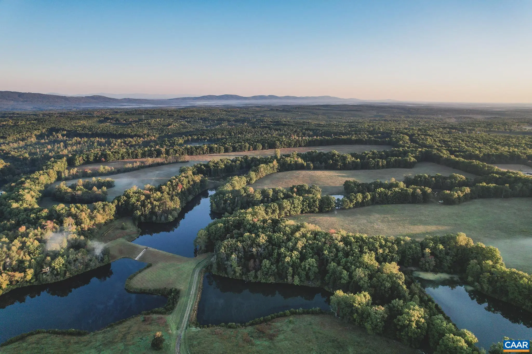 275 Rolling Rd S, Scottsville