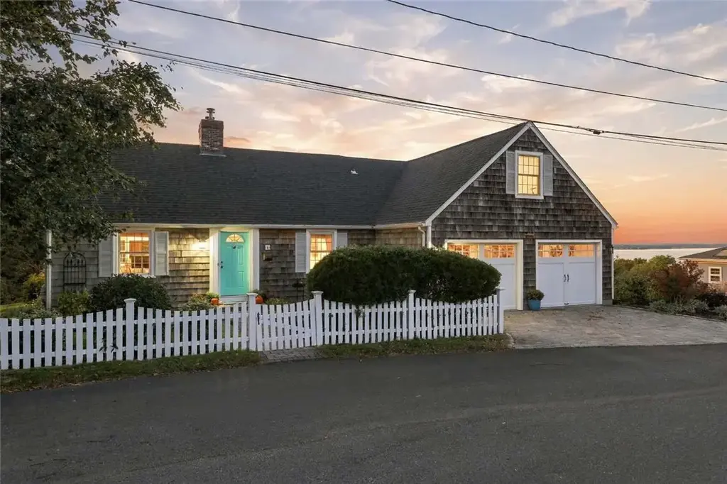 3 Ocean View Ave, Tiverton
