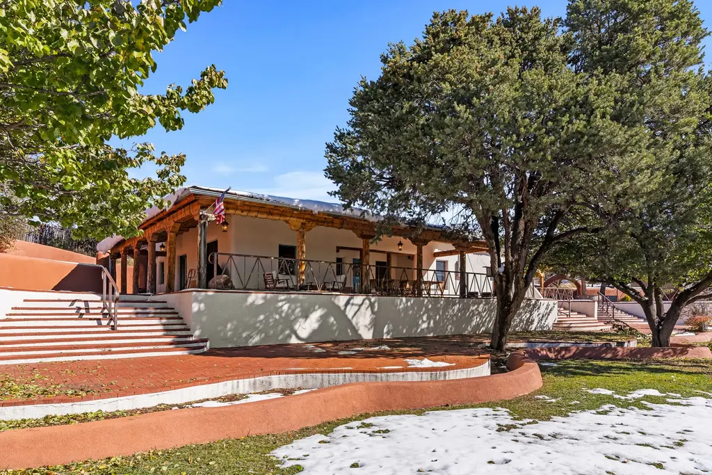 22 Griego Hill, Santa Fe