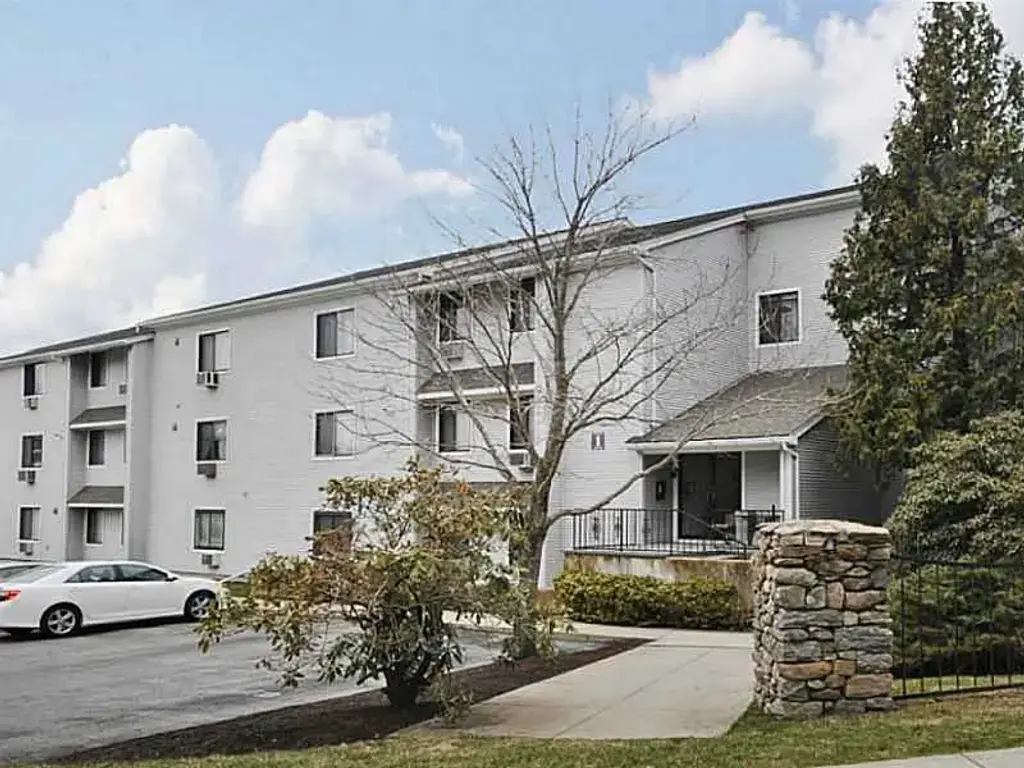 66 Girard Ave # 112, Newport