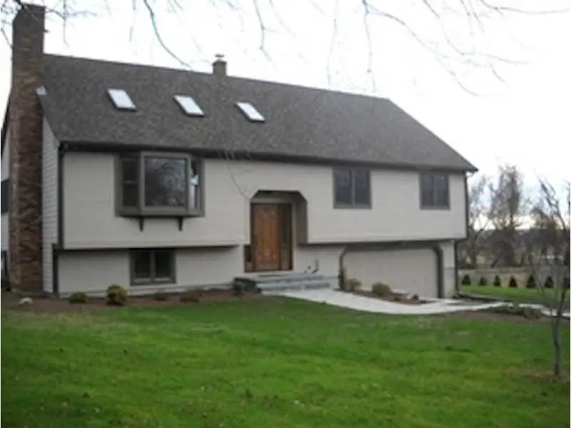 90 Pheasant Dr, Portsmouth