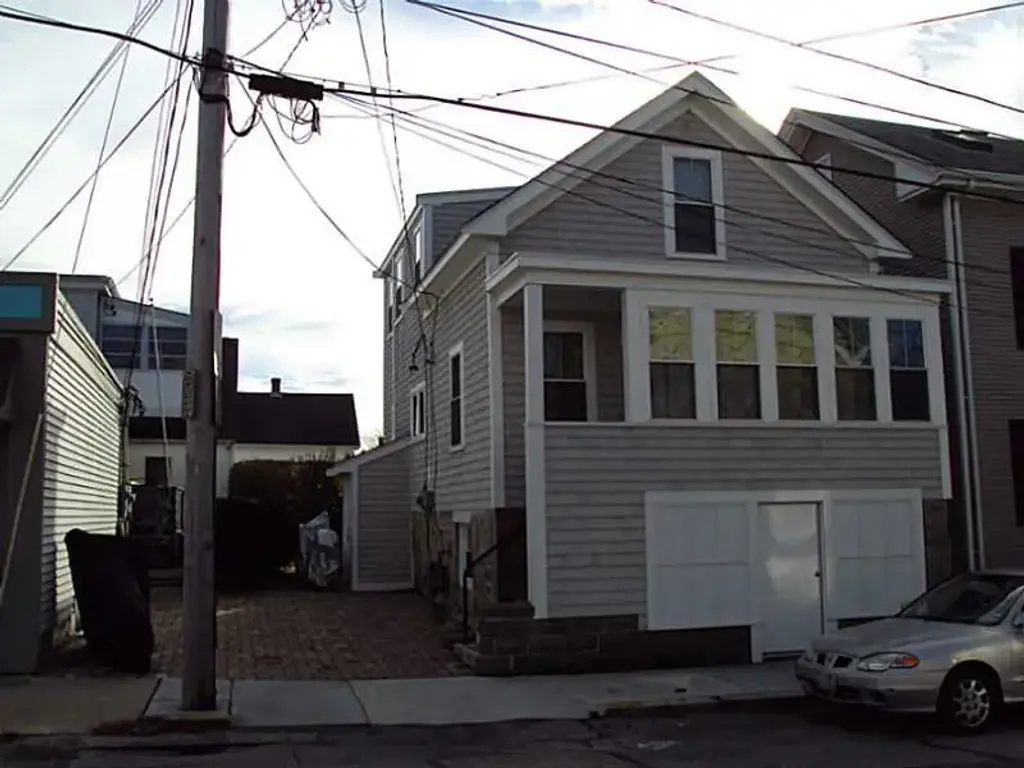9 West Narragansett Ave, Newport