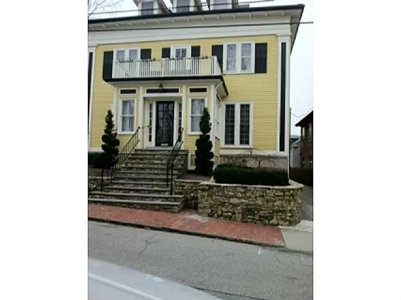 75 Pelham St # A, Newport