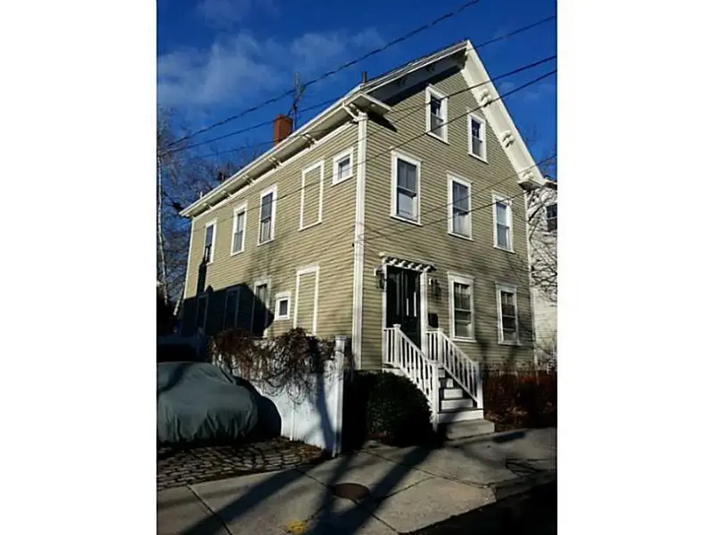 34 Third St # 2, Newport