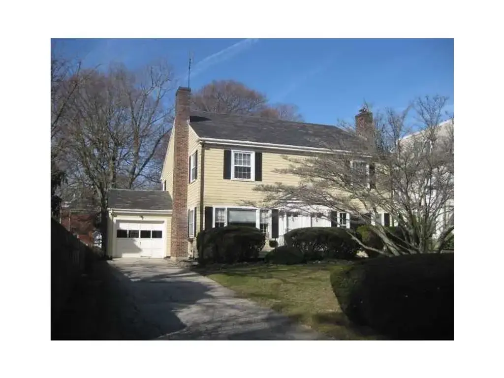 1 Red Cross Ave # B, Newport