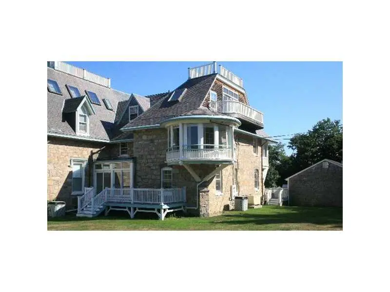 27 Harborview Dr, Newport