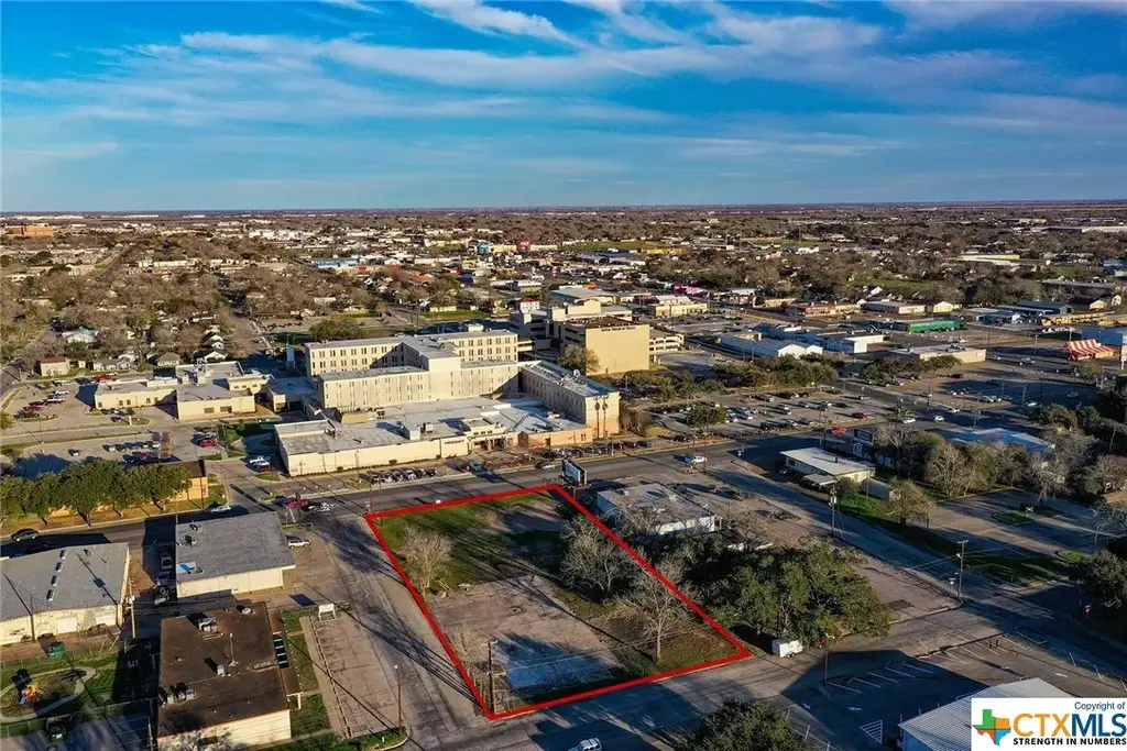 1407 N Navarr0, Victoria