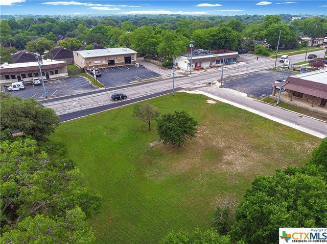 105 N Bauer Street, Seguin