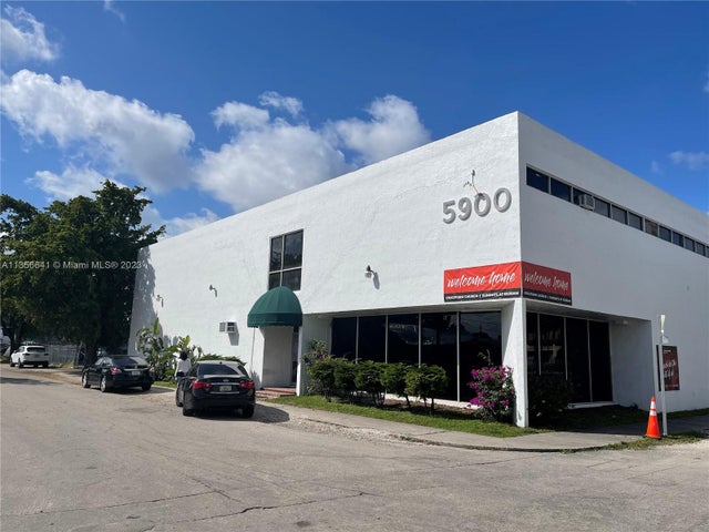 1 of 10 - 5900 Dewey St, Hollywood, FL