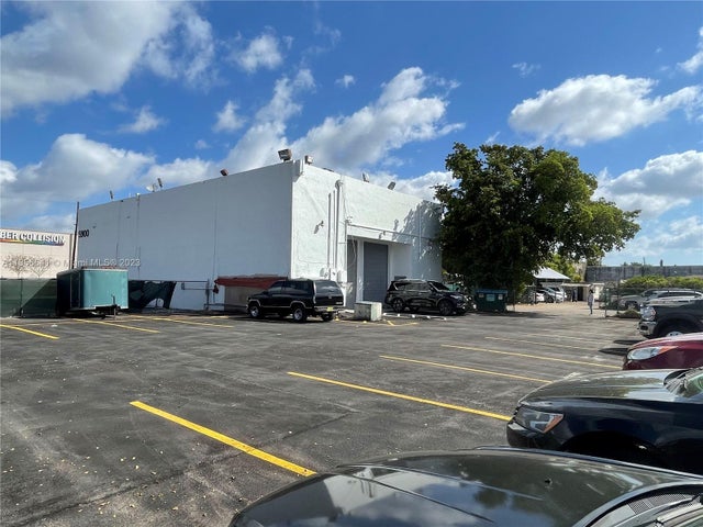 5 of 10 - 5900 Dewey St, Hollywood, FL