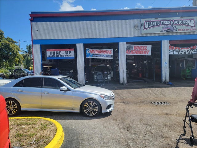 2 of 26 - 3090 W Broward Blvd, Fort Lauderdale, FL