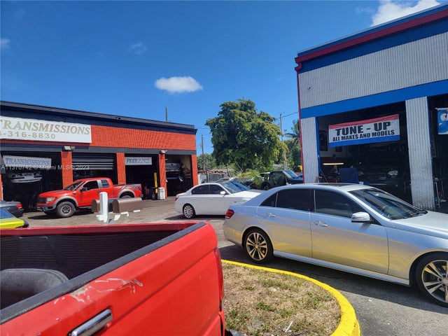5 of 26 - 3090 W Broward Blvd, Fort Lauderdale, FL