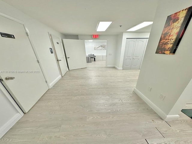 4 of 24 - 3000 Stirling Rd, Hollywood, FL