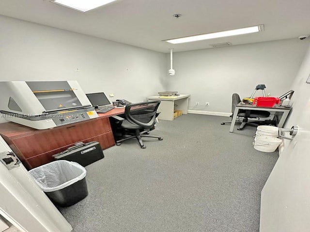 5 of 24 - 3000 Stirling Rd, Hollywood, FL