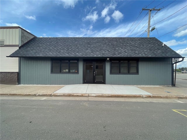 109 Center Street E, Amery