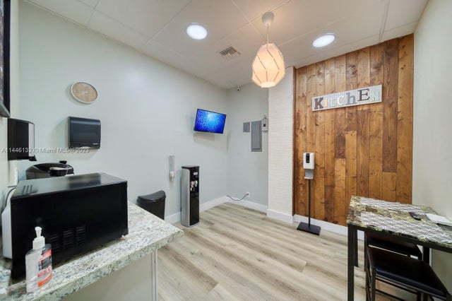 3 of 6 - 1104 S Powerline Rd, Pompano Beach, FL