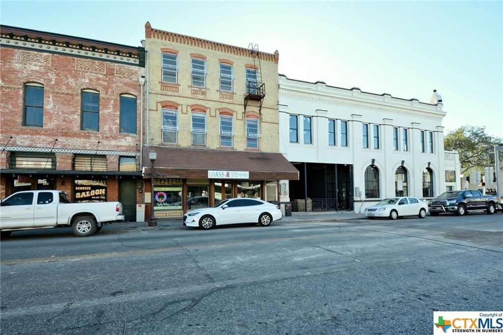 107 N Austin Street, Seguin