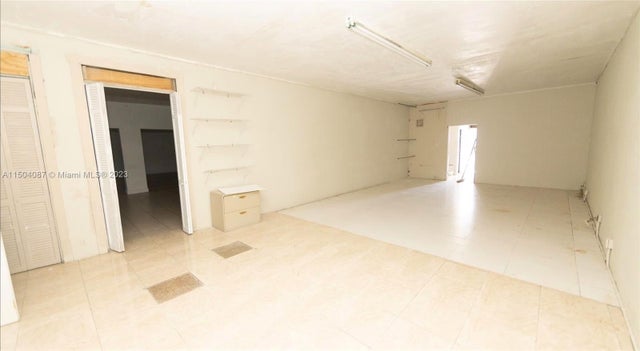 4 of 13 - 3045 W Broward Blvd, Fort Lauderdale, FL