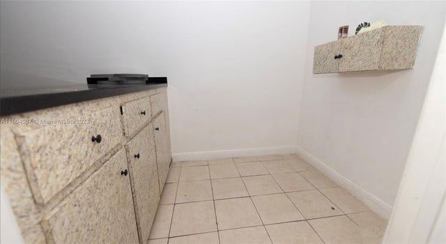 5 of 13 - 3045 W Broward Blvd, Fort Lauderdale, FL