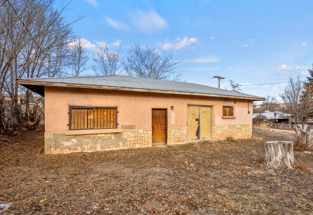 17 Santuario Drive, Chimayo Property Listing MLS® 202400294