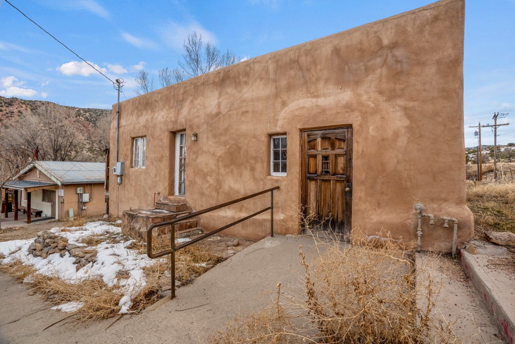 17 Santuario Drive, Chimayo Property Listing MLS® 202400294