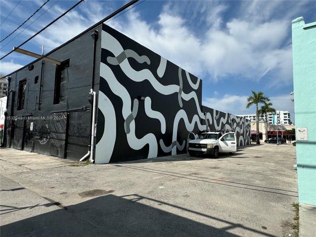 3 of 12 - 2020 Harrison St, Hollywood, FL