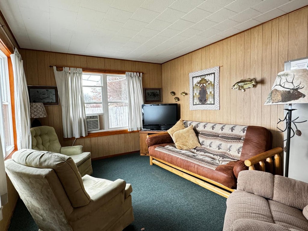 317 Park Ave E, Minocqua MLS 205501