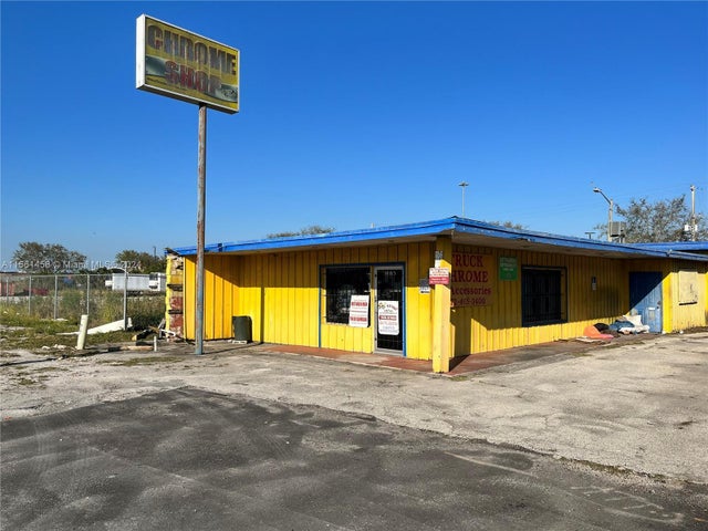 1 of 4 - 2860 S Kings Hwy, Fort Pierce, FL