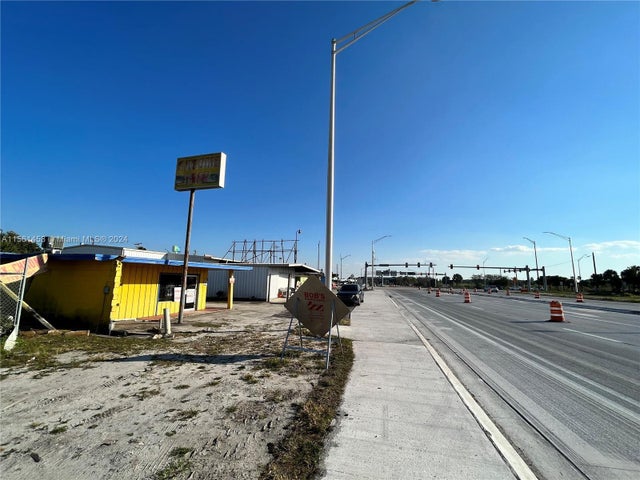 2 of 4 - 2860 S Kings Hwy, Fort Pierce, FL