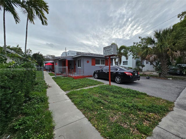 1 of 25 - 1934 Madison St 1-5, Hollywood, FL