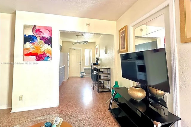 5 of 25 - 1934 Madison St 1-5, Hollywood, FL