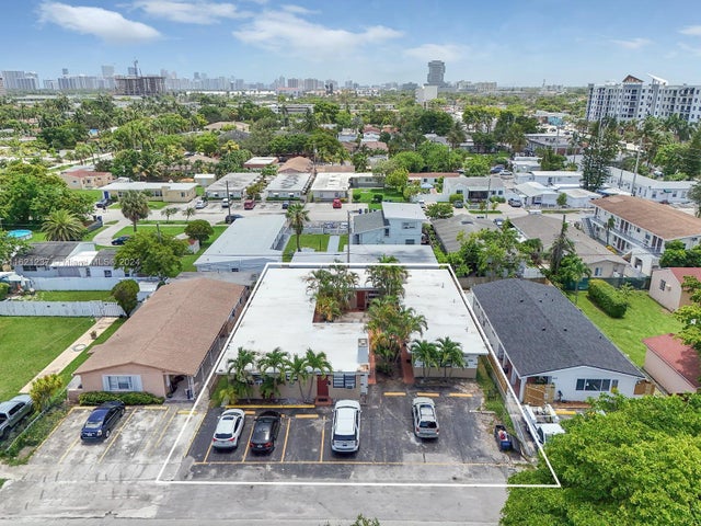 2 of 15 - 700 Ne 6th St, Hallandale Beach, FL