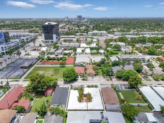 4 of 15 - 700 Ne 6th St, Hallandale Beach, FL