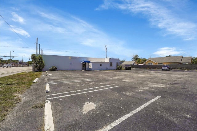 3 of 17 - 5509 Broadway, West Palm Beach, FL
