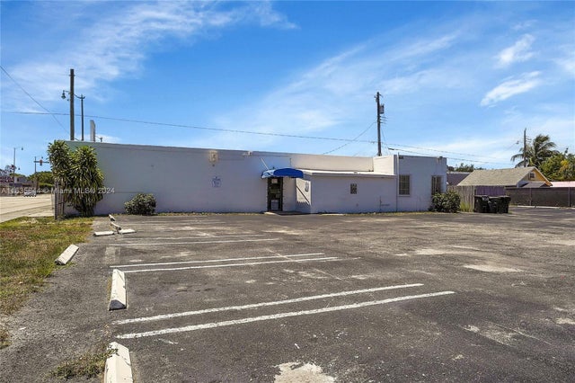 4 of 17 - 5509 Broadway, West Palm Beach, FL