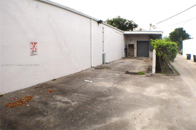3 of 22 - 5401 N Federal Hwy, Fort Lauderdale, FL