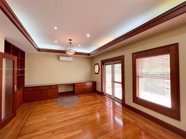 4 of 8 - 4551 Ponce De Leon Blvd, Coral Gables, FL