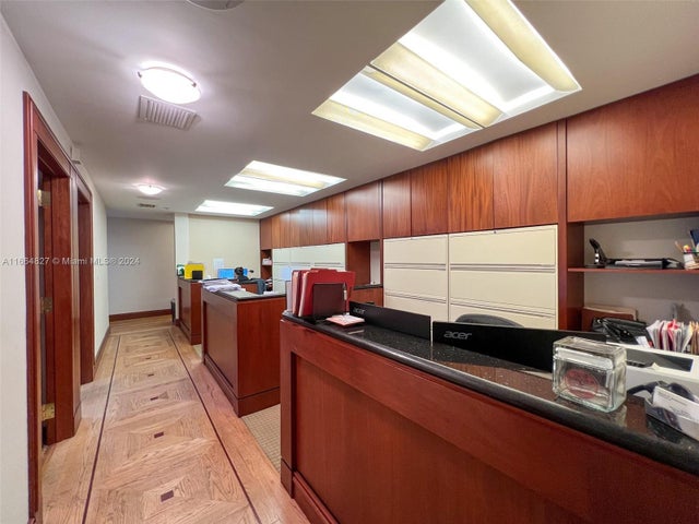 5 of 8 - 4551 Ponce De Leon Blvd, Coral Gables, FL