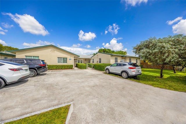 2 of 19 - 1845 Garfield St, Hollywood, FL