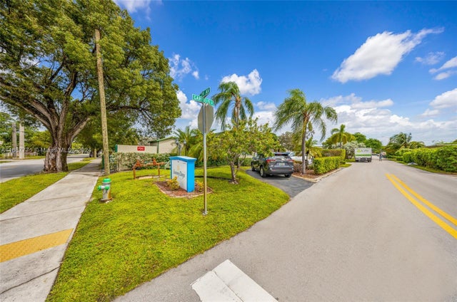 5 of 19 - 1845 Garfield St, Hollywood, FL