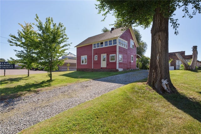 693 E Main Street, Mondovi