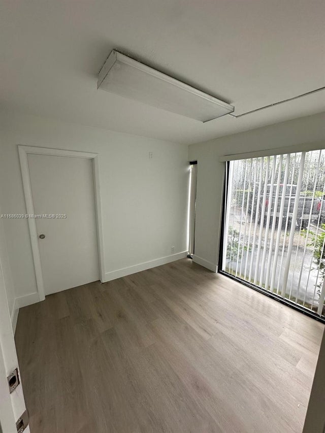 1 of 2 - 150 Se 12th St 101-1, Fort Lauderdale, FL