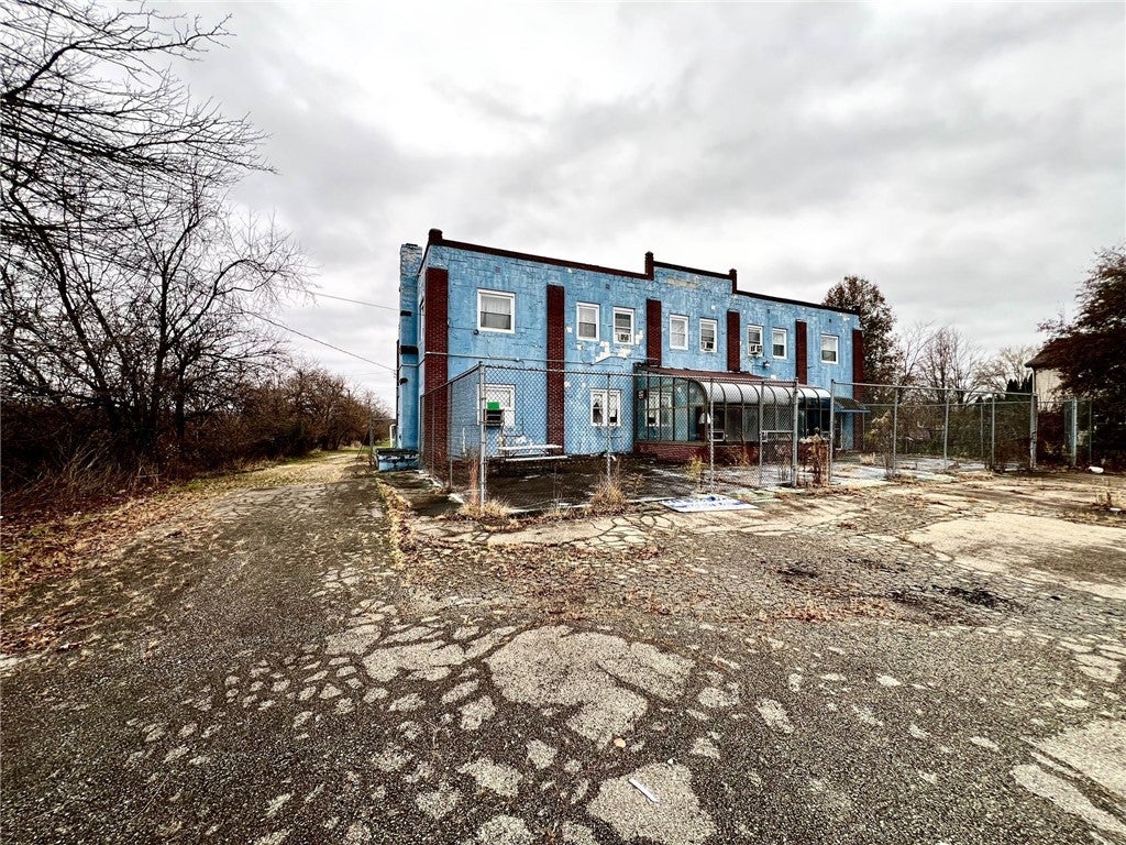 697 Vanderbilt Road, Connellsville