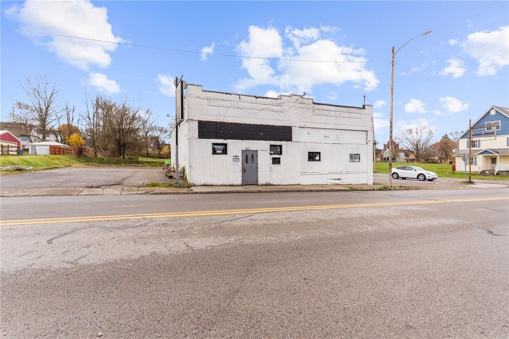 800 Roemer Boulevard, Farrell